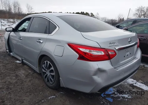 2017 Nissan Altima 2.5 S z USA, uszkodzony, nr VIN 1N4AL3APXHN360969